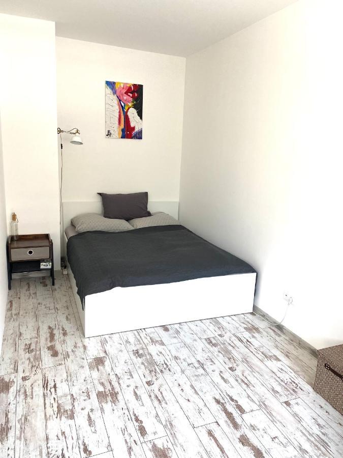 Residence Park Lovely Apartman With Private Parking Kysucke Nove Mesto Luaran gambar